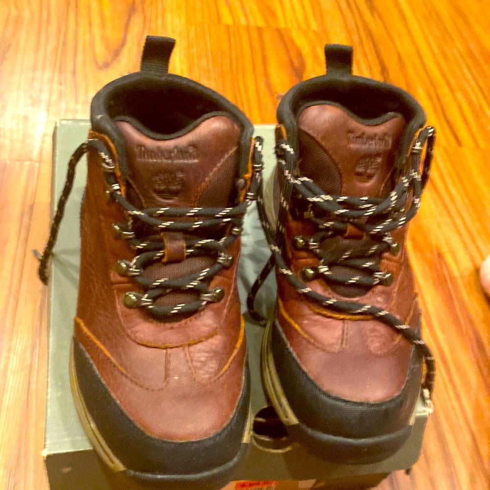 Timberland boots size 13  NEW M Back Road Brown Perfect condition.😄